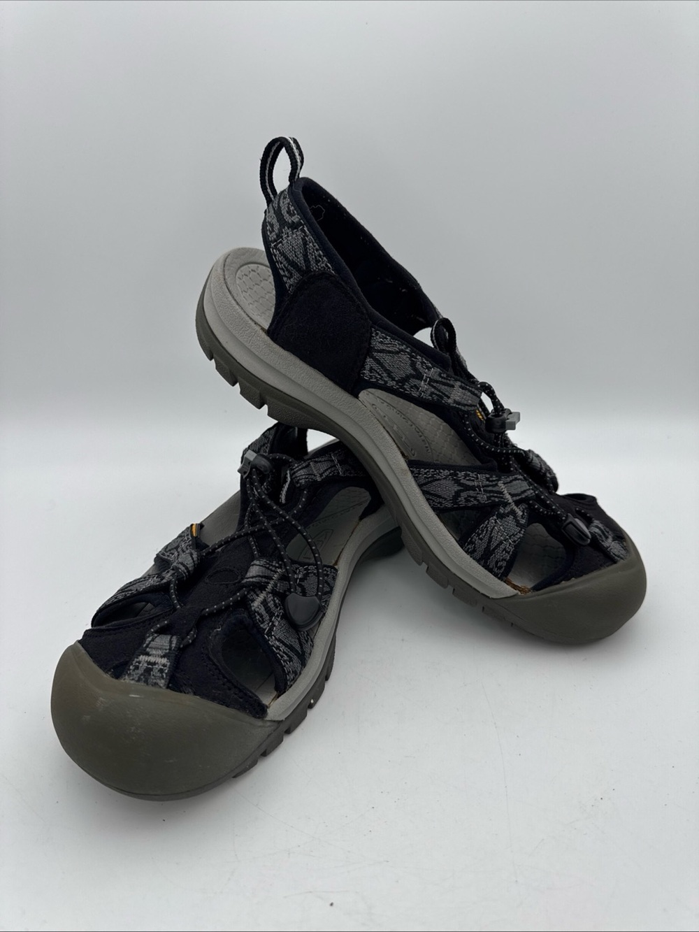 Women’s Keen Black Closed Tie Waterproof Hiking Sandals Size 9.5